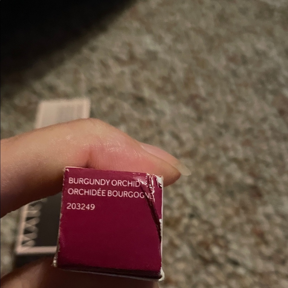 Mary Kay Vivid Matte Liquid Lipstick-Rich Berry - Picture 3 of 3